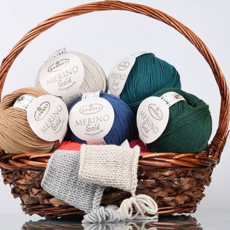 Прежда Стенли Мерино Голд Прежда Стенли Мерино Голд ( Stenli Merino Gold) е изработена от фина австралийска мериносова вълна и акрилни влакна.